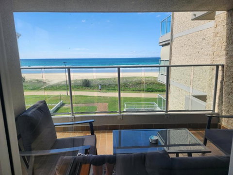 Pacific Surf Absolute Beachfront Apartments - 2032 Olympic Games 1