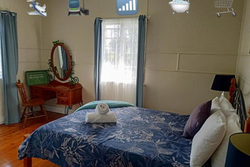 Quiet Private Central Cozy 3bdrm FREE Parking with 2032 Olympic Games