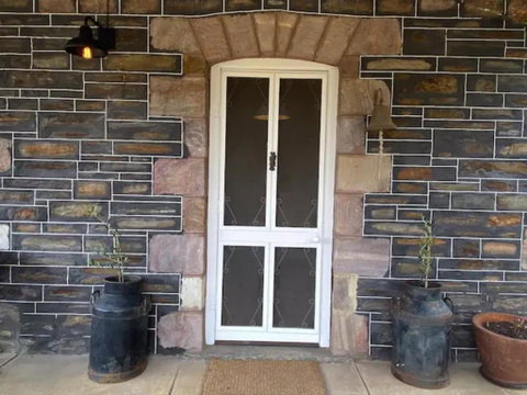 Randell Cottage - Adelaide Hills - Cosy Rustic Hideaway - 2032 Olympic Games 3