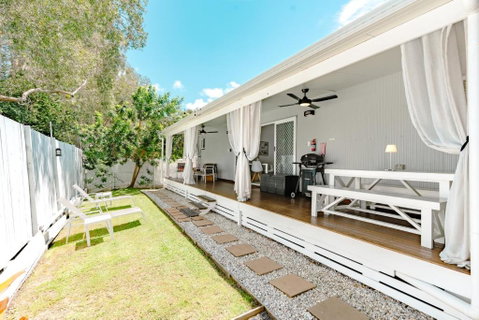 Private Outdoor Spa, Fire Pit, Cinema Room - THE COTTAGE COOLUM BEACH - 2032 Olympic Games 3