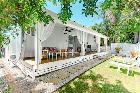 Private Outdoor Spa, Fire Pit, Cinema Room - THE COTTAGE COOLUM BEACH - 2032 Olympic Games 2