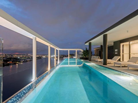 Rivello Apartments - Free Secure Car Park, 6km To City, Ferry Terminal, Eat Street, Rooftop Pool, Sauna, Portside Dinning - 2032 Olympic Games 0