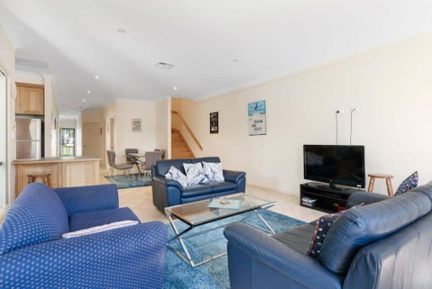 Relax On Charles St - 4A Charles Street Port Elliot - BYO Linen - 2032 Olympic Games 1