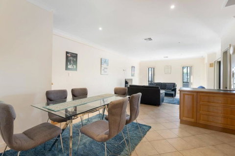 Relax On Charles St - 4A Charles Street Port Elliot - BYO Linen - 2032 Olympic Games 2