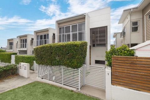Renov Peaceful 3BR Morningside Gem: Cozy Retreat - 2032 Olympic Games 3