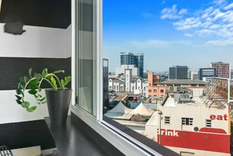Retro Chic Vibes, Tropical Pool & Prime Location - 2032 Olympic Games 2