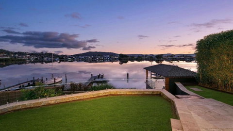 Riverside Retreat - Absolute Waterfront - 2032 Olympic Games 1
