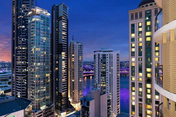 Riverview 2B2B Apt In CBD W/parking, Pool, Gym with 2032 Olympic Games