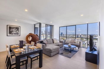 Riverview 2BR Delicate Apt, 1min To Train Station with 2032 Olympic Games