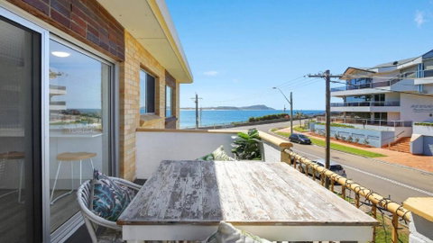 Salt Life Short Walk To Beach, Shops Cafes Accom Holidays - 2032 Olympic Games 0