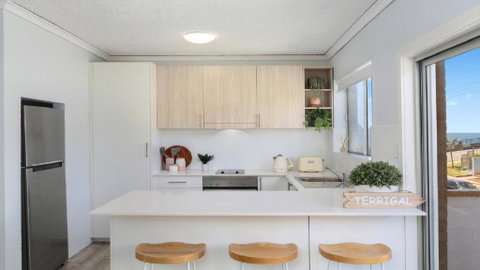 Salt Life Short Walk To Beach, Shops Cafes Accom Holidays - 2032 Olympic Games 1