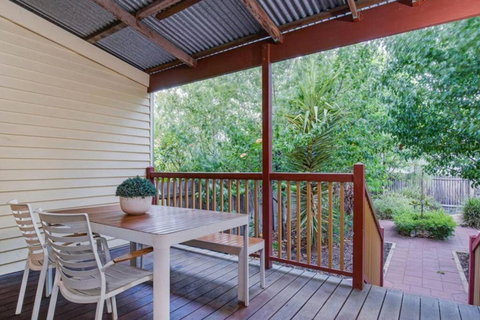 Warders Quarters Central Heritage Retreat - 2032 Olympic Games 3