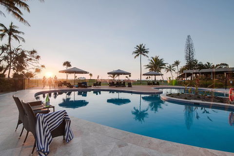 Tangalooma Island Resort Whale Watching Day Cruise With Dolphin Feeding - 2032 Olympic Games 4